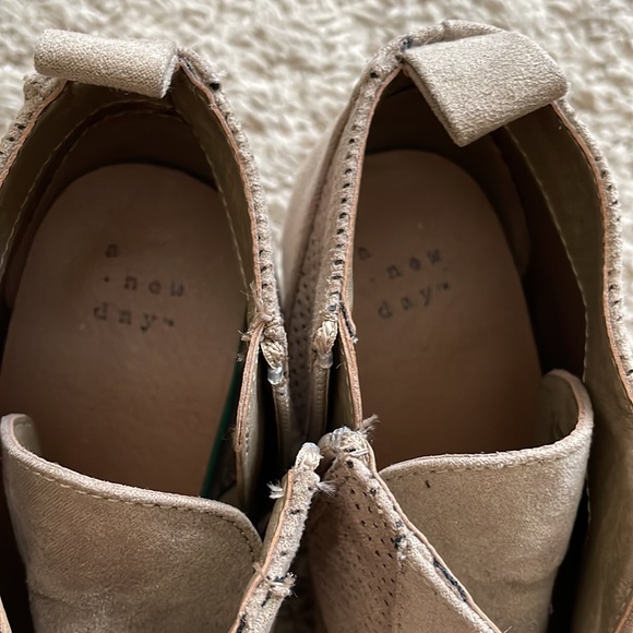 A New Day Shoes, Size 7 1/2 - Picture 2 of 4